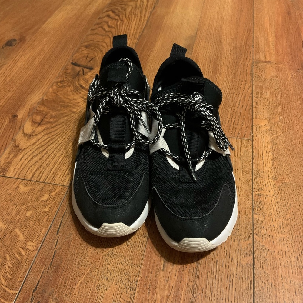 Nike shoes - womens size 7.5